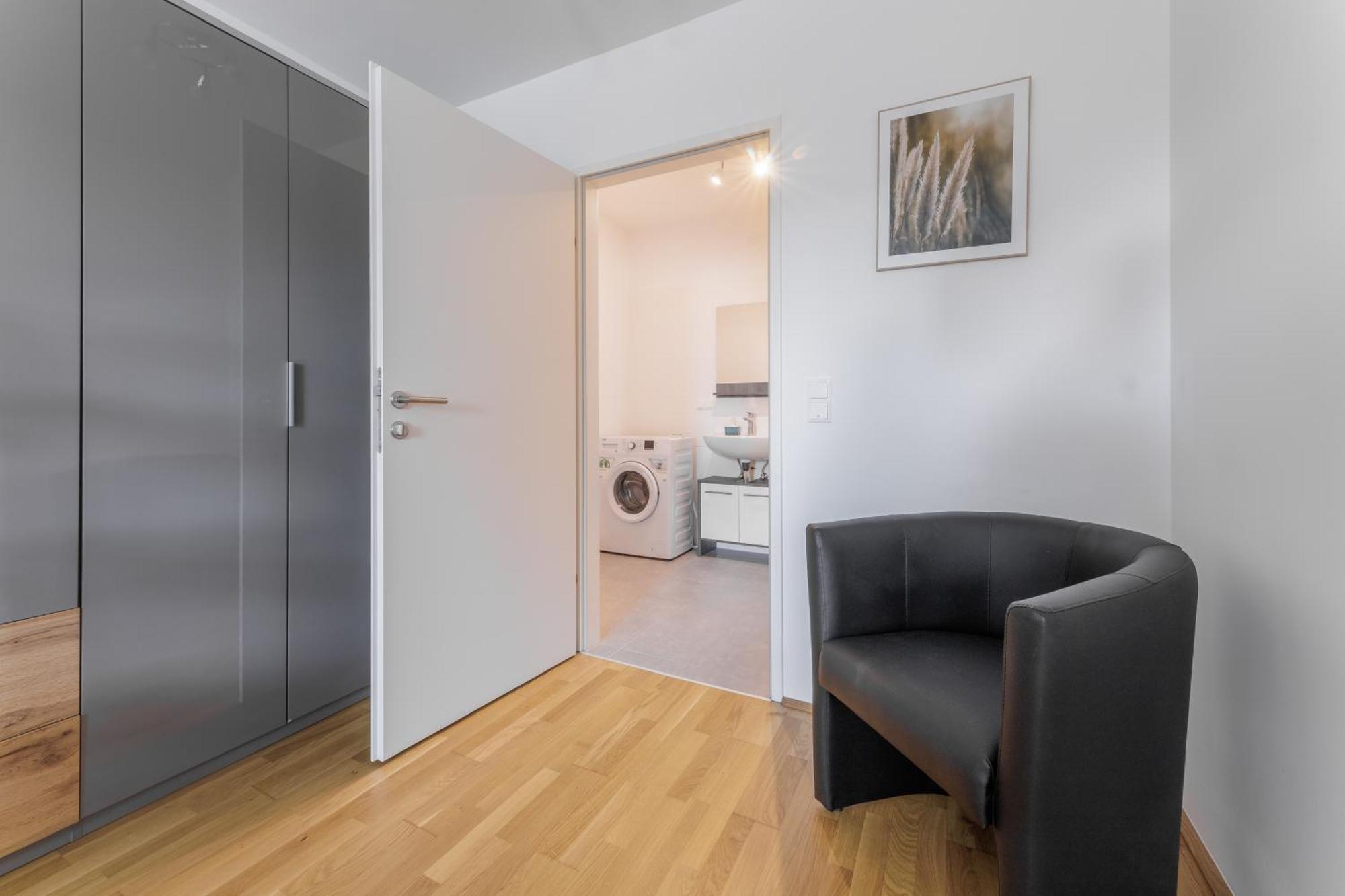 Vienna City And Spa - Modern Apartments Next To Therme Wien & 15 Minutes To The City Center المظهر الخارجي الصورة